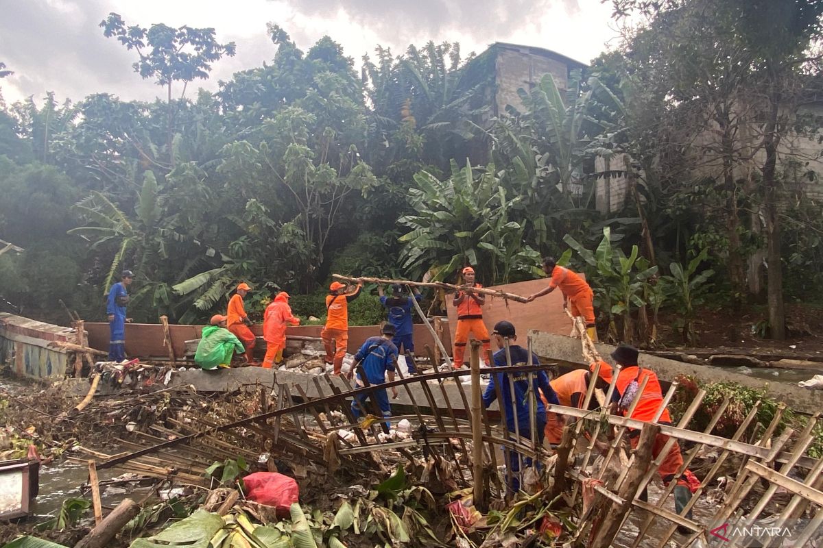 Ini solusi sementara untuk tanggul di Jati Padang Jaksel