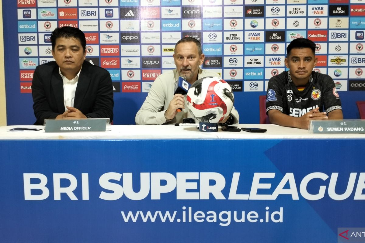 Arema FC perpanjang kekalahan Semen Padang FC di BRI Super League