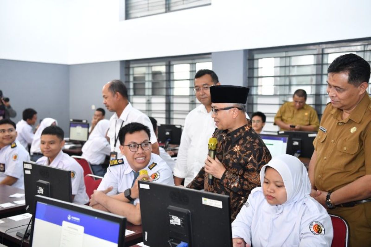 Wamendikdasmen pastikan pelaksanaan TKA di Bandung berjalan aman
