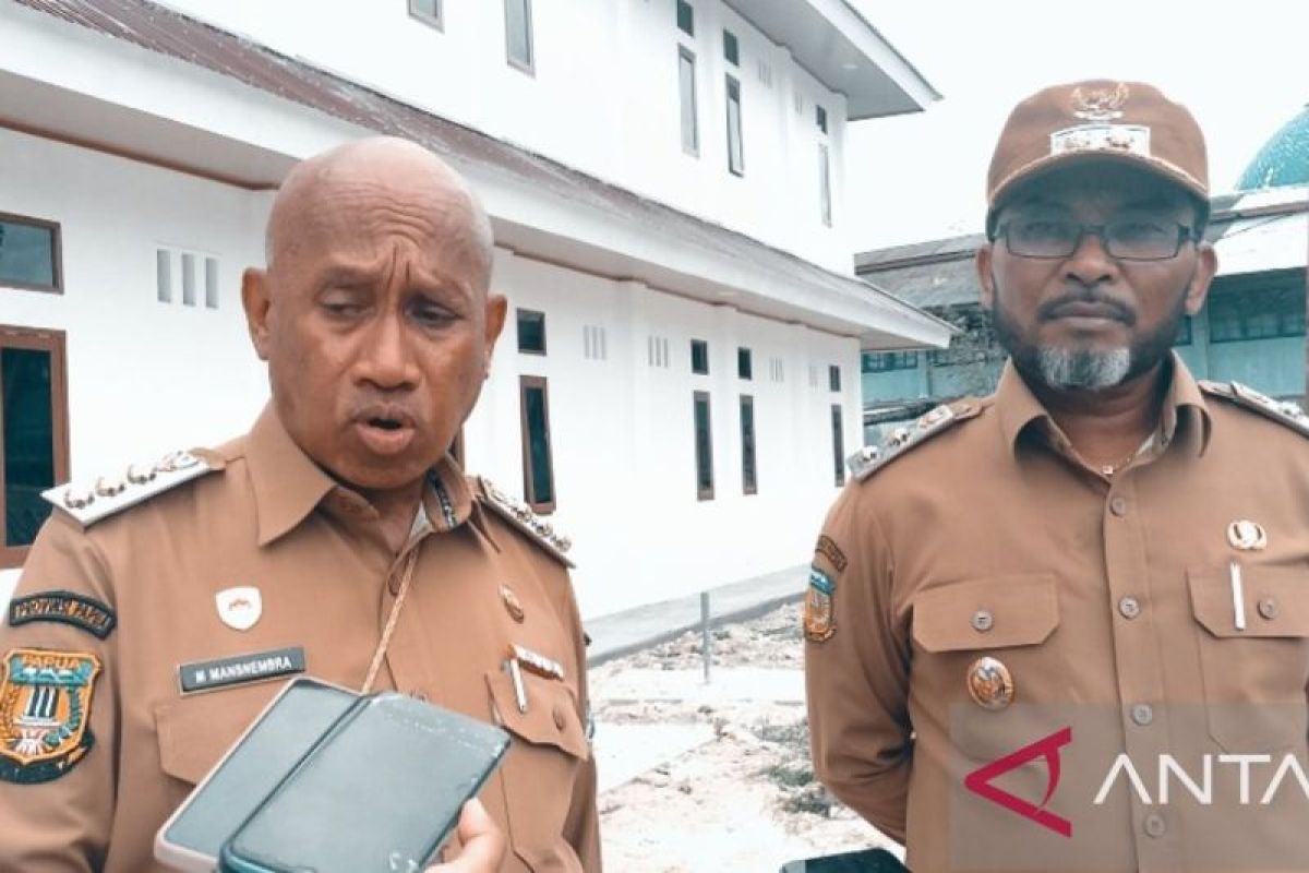 Bupati Biak Numfor Markus Mansnembra minta ASN turut berperan jaga kamtibmas