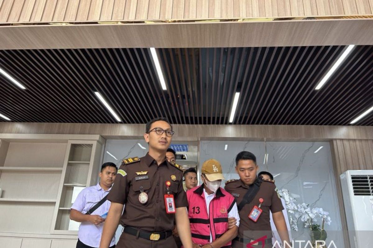 Kejari Batam tahan tersangka korupsi asuransi senilai Rp2,2 M