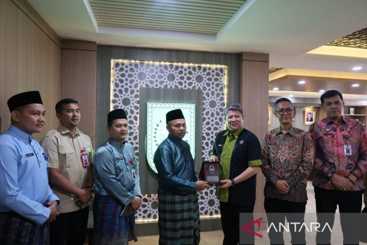 Kemenko Kumham Imipas dan Kemenkum Riau Bahas Reformasi Regulasi Bersama Gubernur Riau