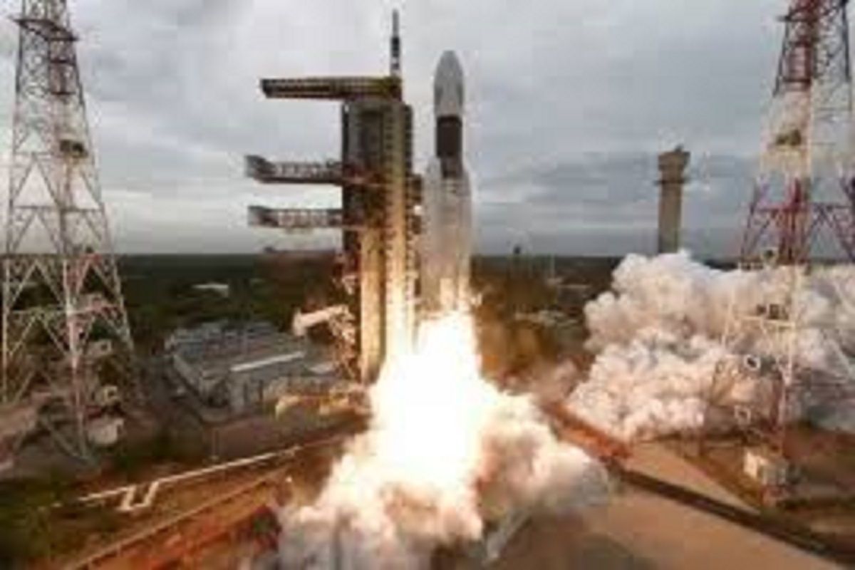 ISRO India Catat Sejarah, Luncurkan Satelit Komunikasi Terberatnya ke Orbit