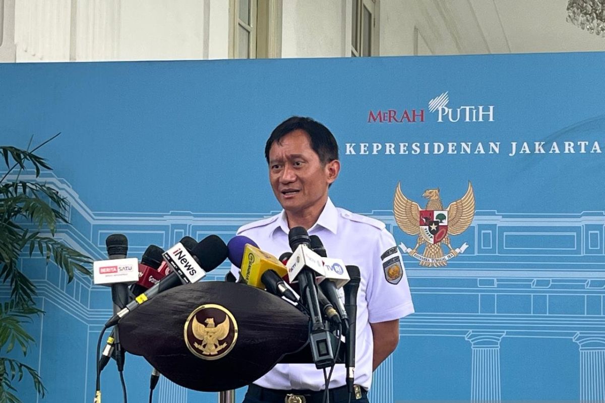 KRL berdempetan, Presiden Prabowo memerintahkan PT KAI tambah gerbong agar nyaman