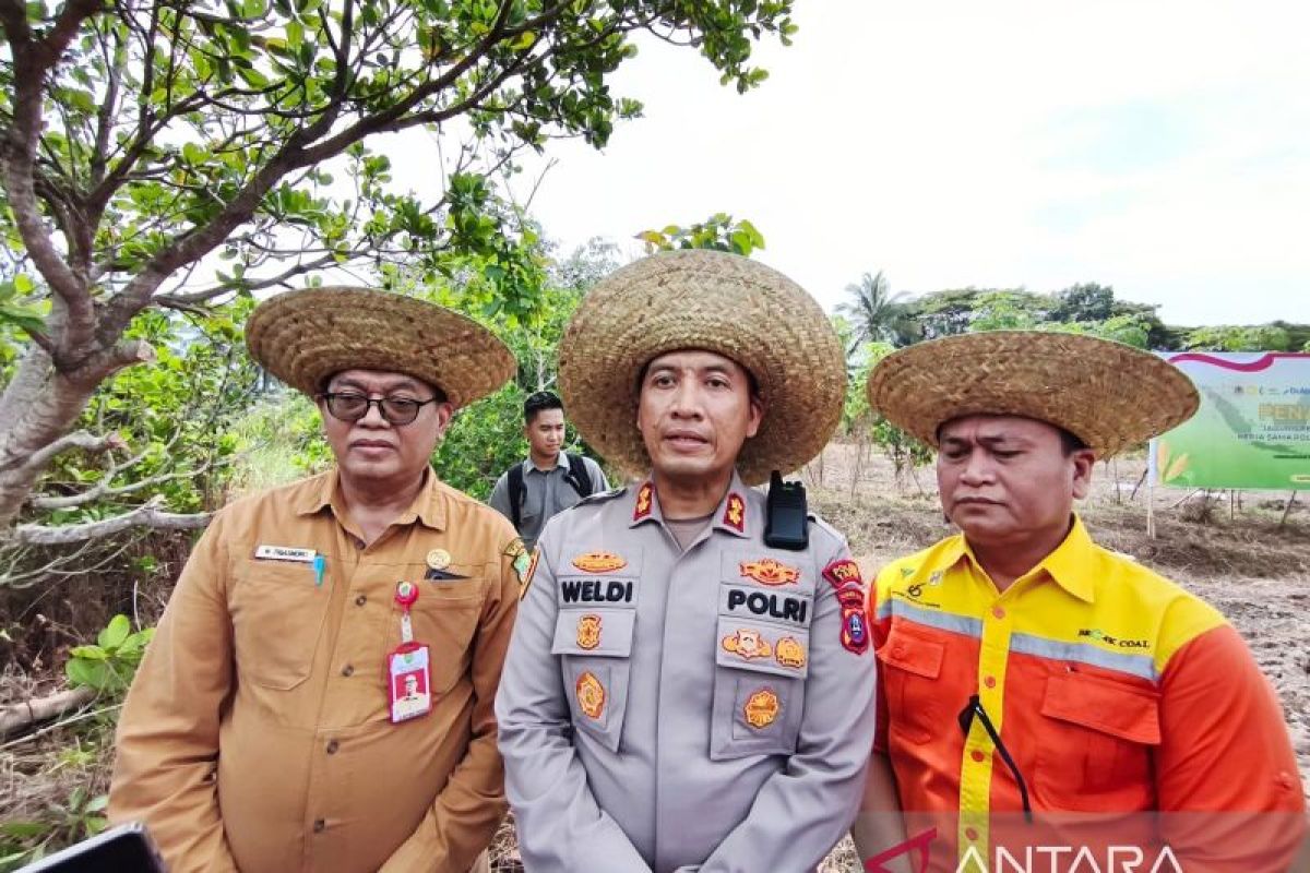 Polres Tapin olah lahan tidur satu hektare untuk tanam jagung hibrida