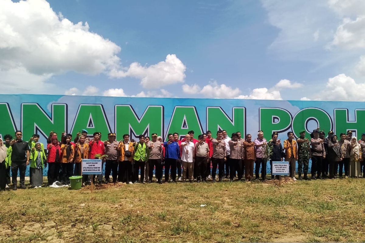 Wakapolda Riau apresiasi atas sukses simulasi penanganan unjuk rasa dan penanaman pohon pelindung