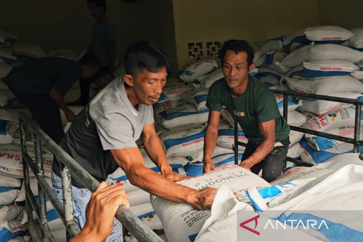 Pupuk Indonesia kembalikan lebih bayar pupuk subsidi kepada petani Natuna