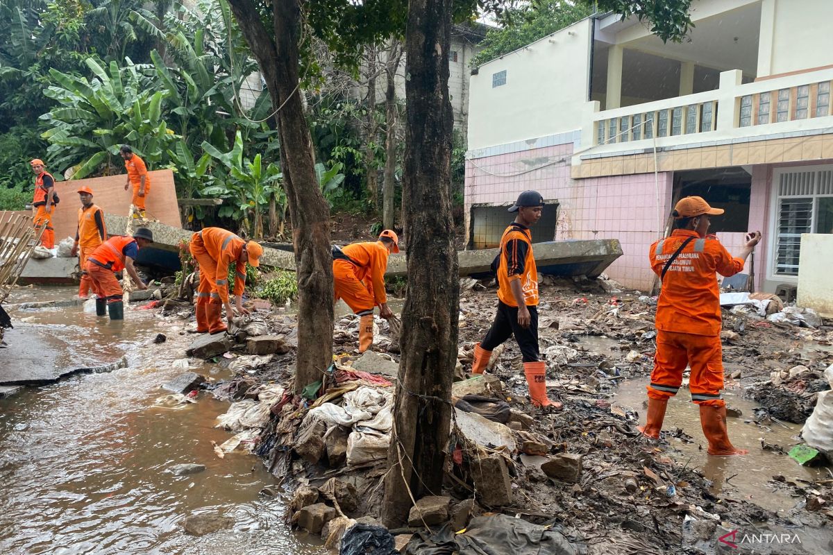 PPSU terus lakukan pembersihan pascabanjir di Jati Padang
