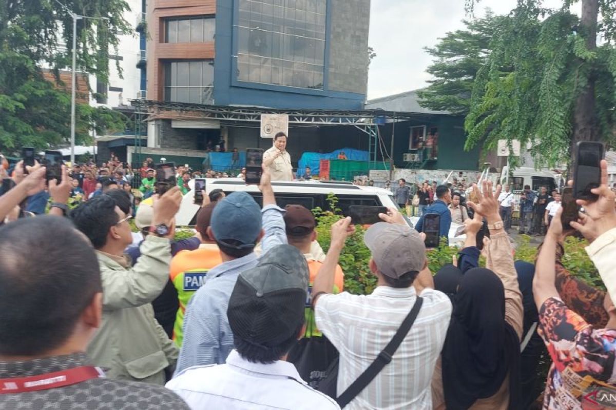 Prabowo tantang KAI selesaikan 30 rel dan rangkaian baru dalam setahun