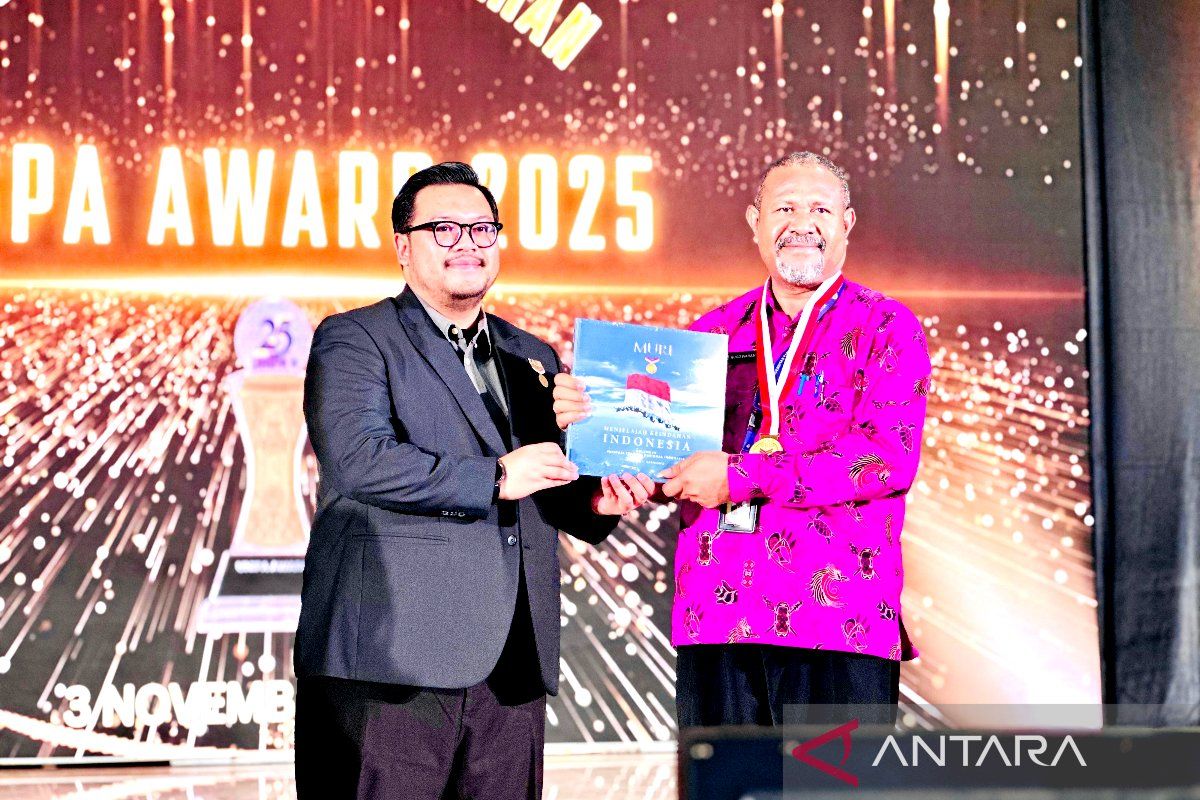 Universitas Papua raih dua rekor MURI, penggunaan noken dan mahkota