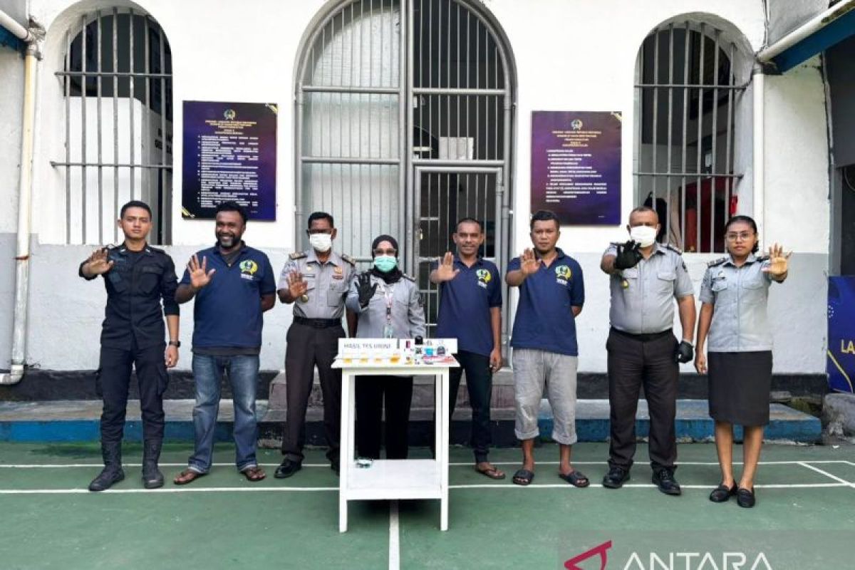 Lapas Banda Neira lakukan razia narkoba dan tes urine para petugas dan WBP