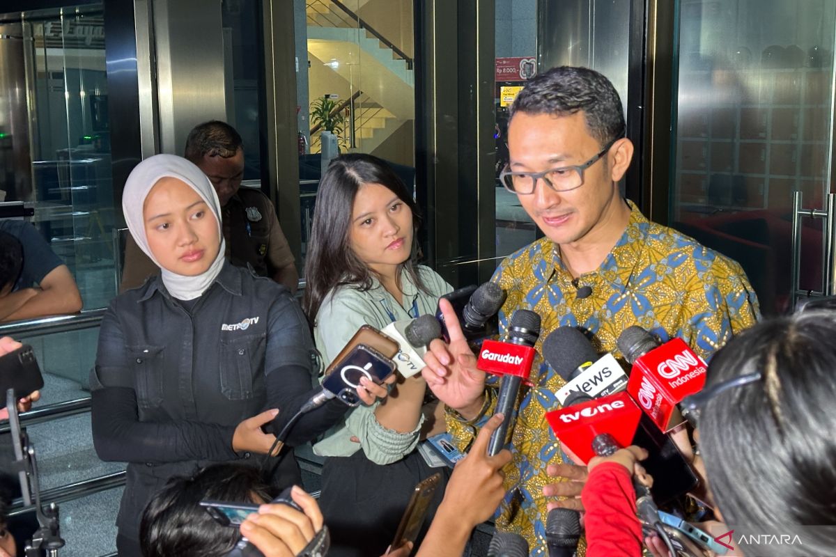 KPK mengumumkan sudah tetapkan tersangka terkait OTT Gubernur Riau