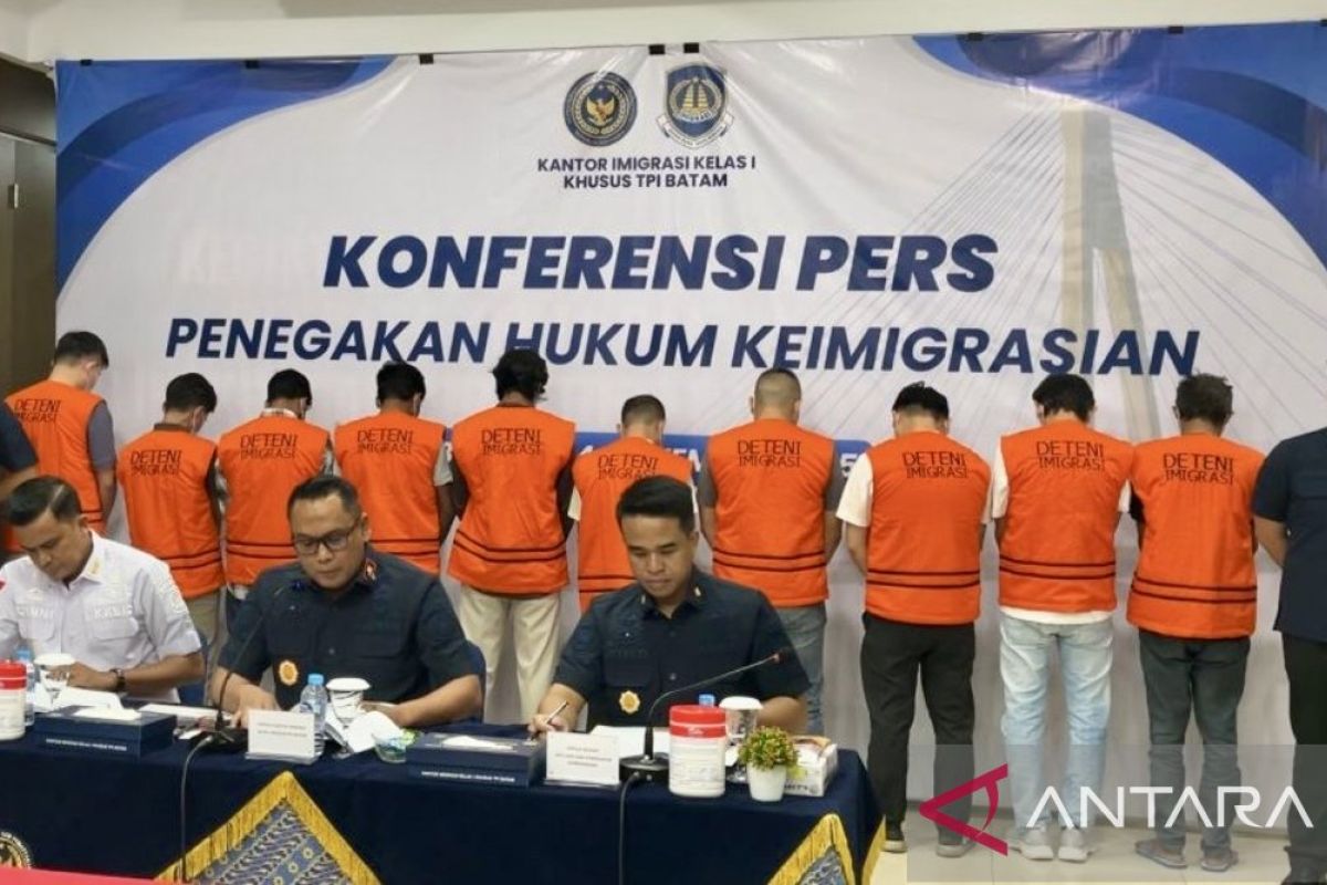 Batam Immigration detain 10 foreigners for visa violations