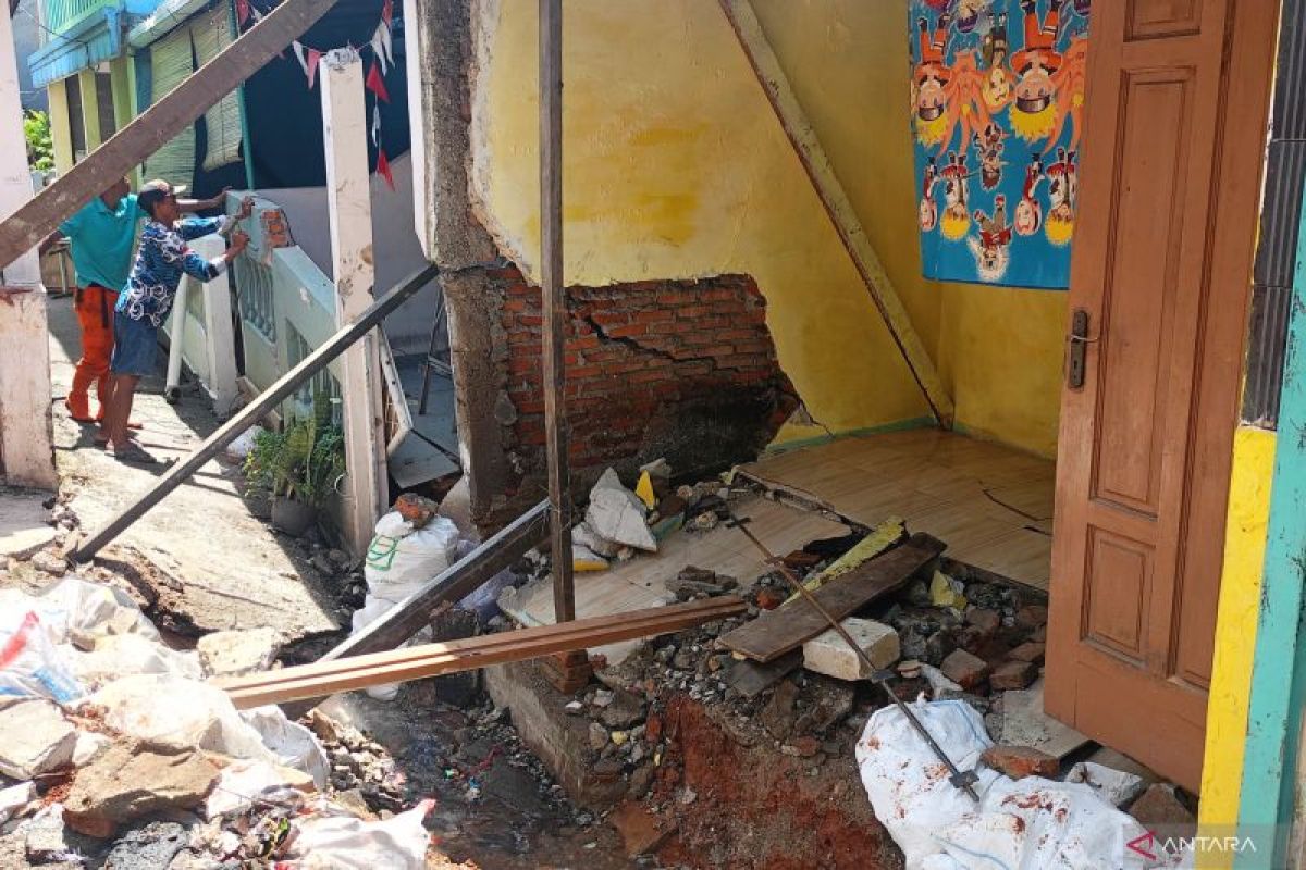 Kelurahan Makasar antisipasi rumah longsor lewat penataan saluran air