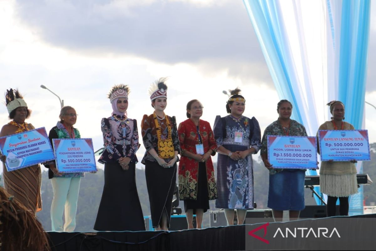 Dekranas Pusat bantu modal Rp1,5 miliar untuk pelaku UMKM OAP di Papua Barat