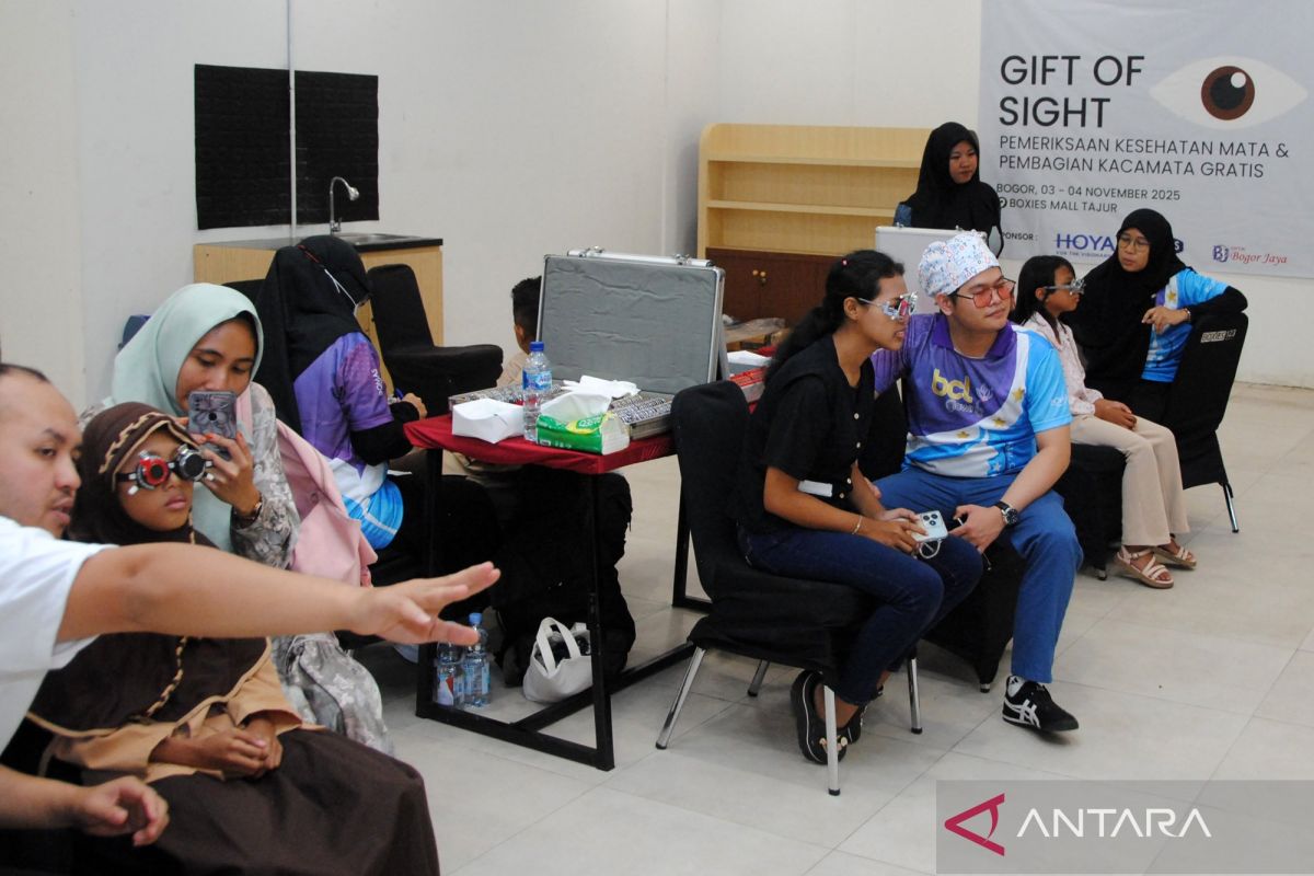 Jakbar gandeng swasta bagikan 1.000 kaca mata gratis