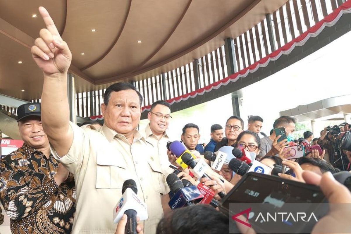 Presiden Prabowo tantang Dirut KAI selesaikan penambahan 30 rangkaian kereta baru dalam 1 tahun