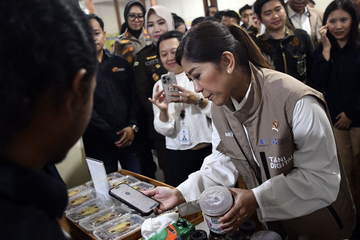 Menkomdigi sebut 250.000 warga Sragen gunakan metode pembayaran QRIS