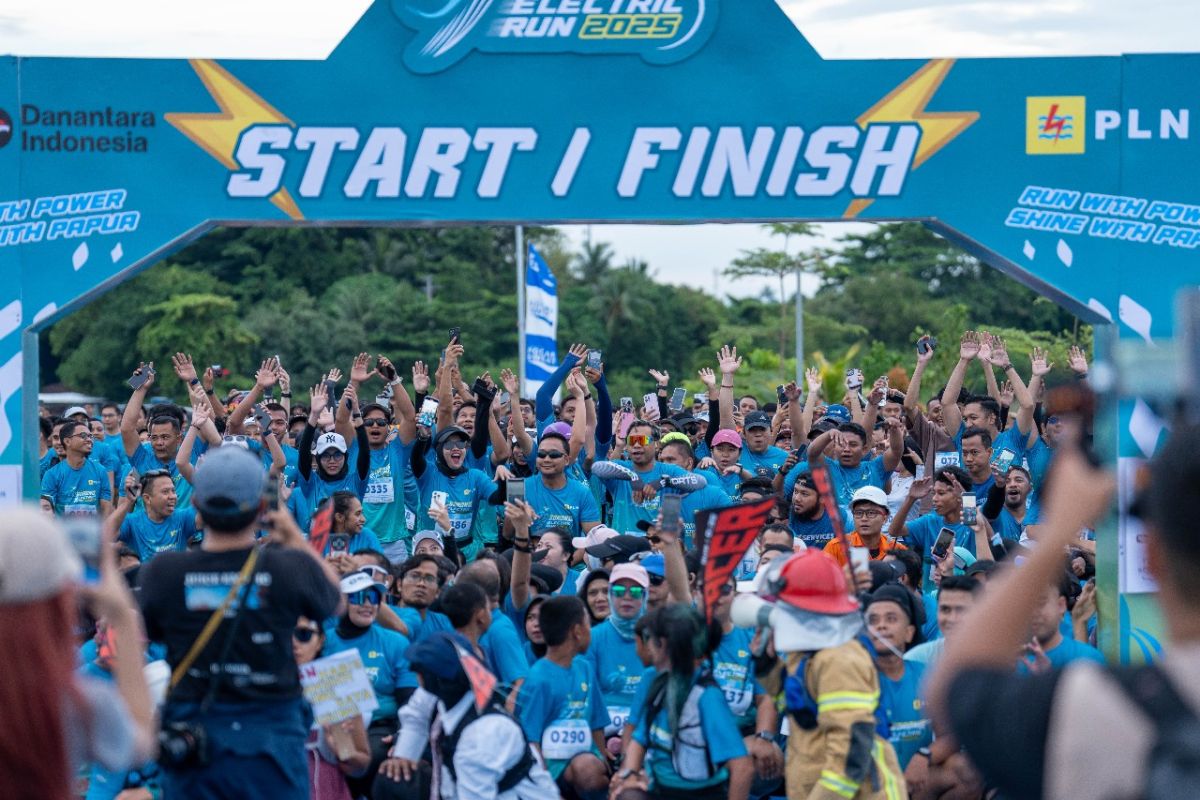 PLN merayakan Hari Listrik Nasional ke-80 lewat Sorong Electric Run 2025