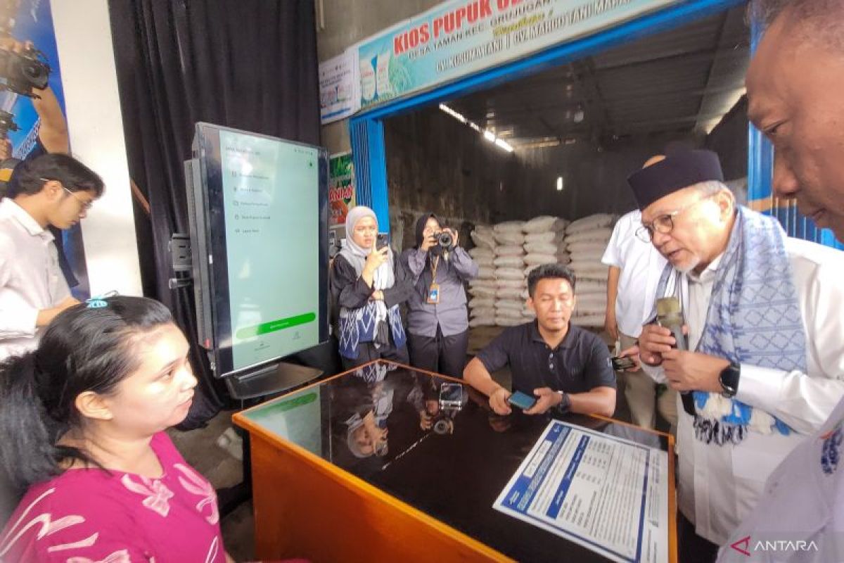 Minister reviews fertilizer price cut policy in East Java's Bondowoso