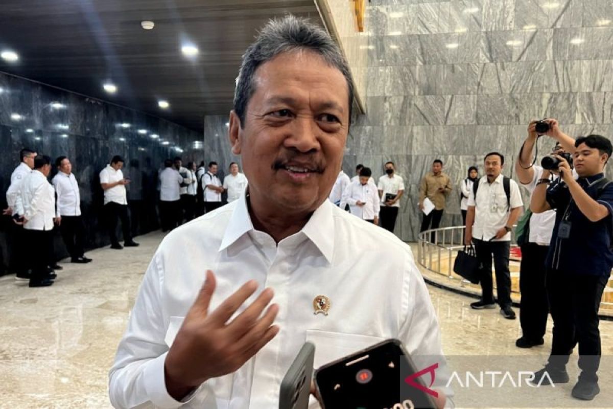 Trenggono tegaskan pentingnya kapal pengawas terintegrasi jaga laut RI