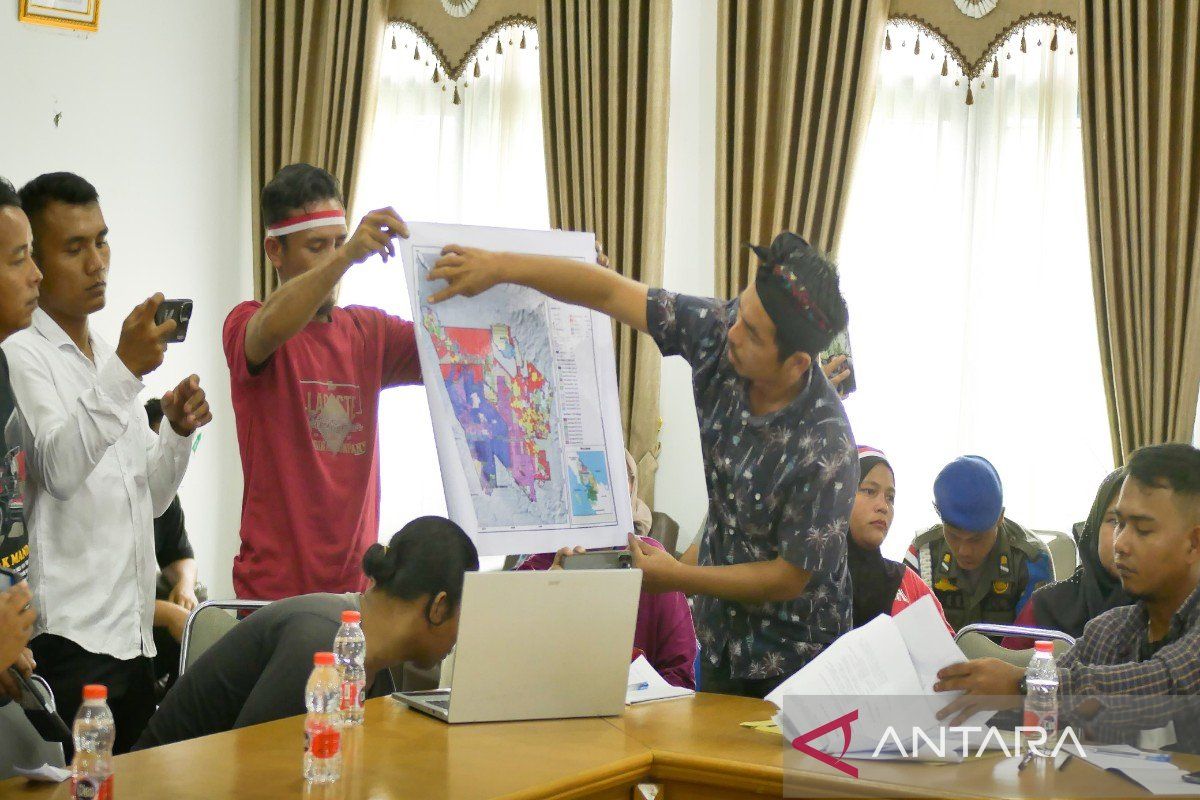 Bupati Madina turun tangan, bentuk tim khusus bahas sengketa PT DIS dan warga