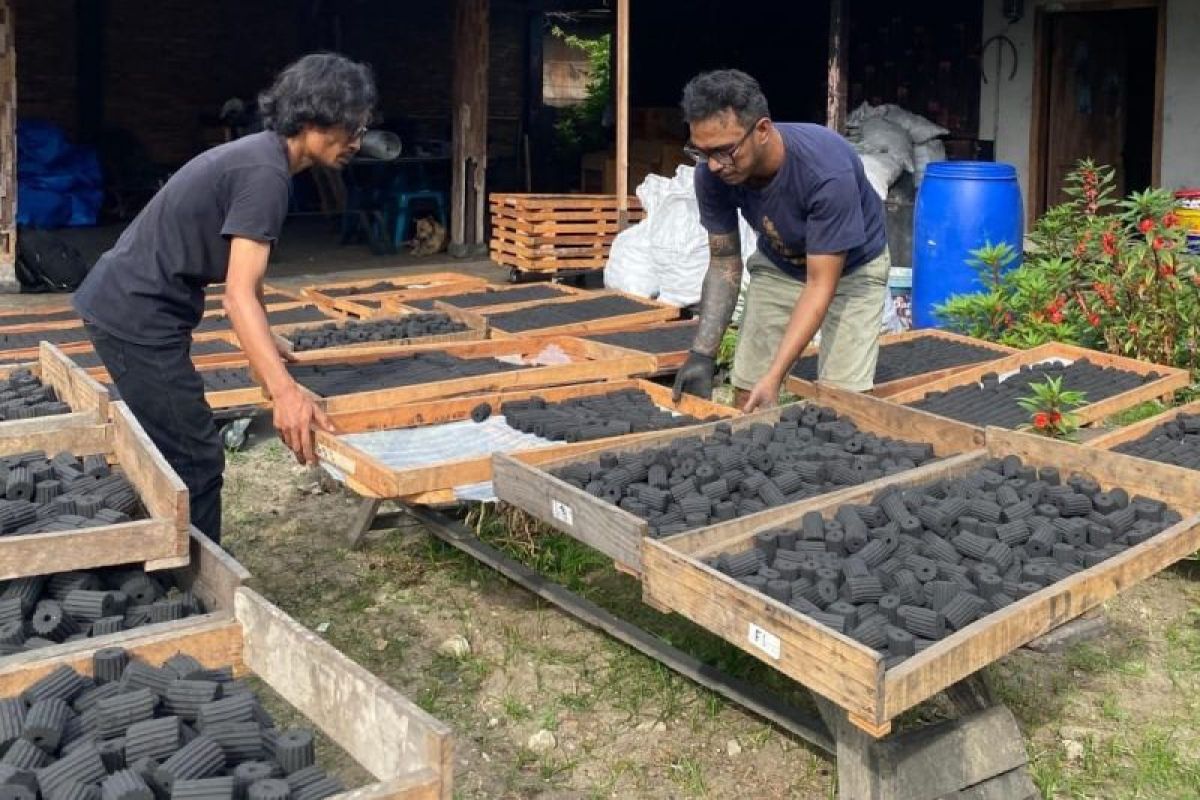 PLN Sumut sokong Kelompok Briket Siadari tingkatkan kemandirian UMKM