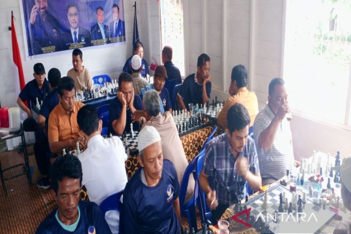 Puluhan pecatur padati sekretariat NasDem Madina di HUT ke-14 partai