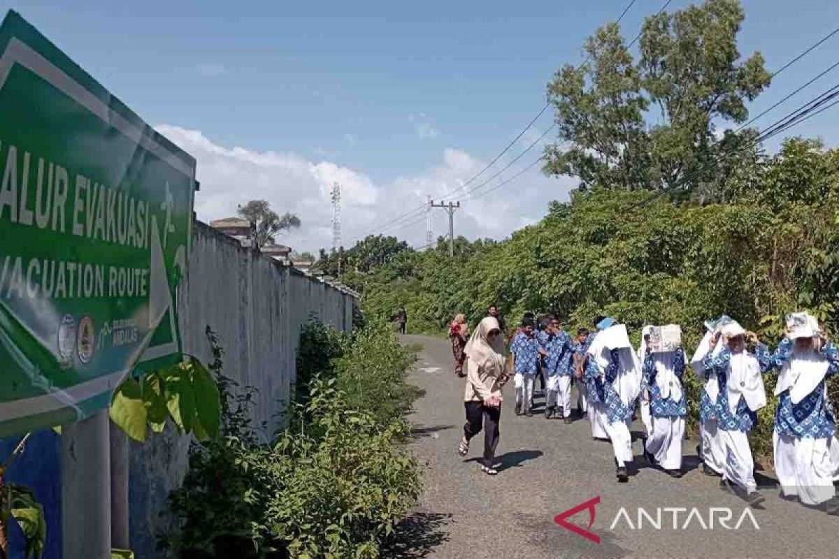 Puluhan pelajar SMA di Aceh Besar ikuti edukasi mitigasi bencana