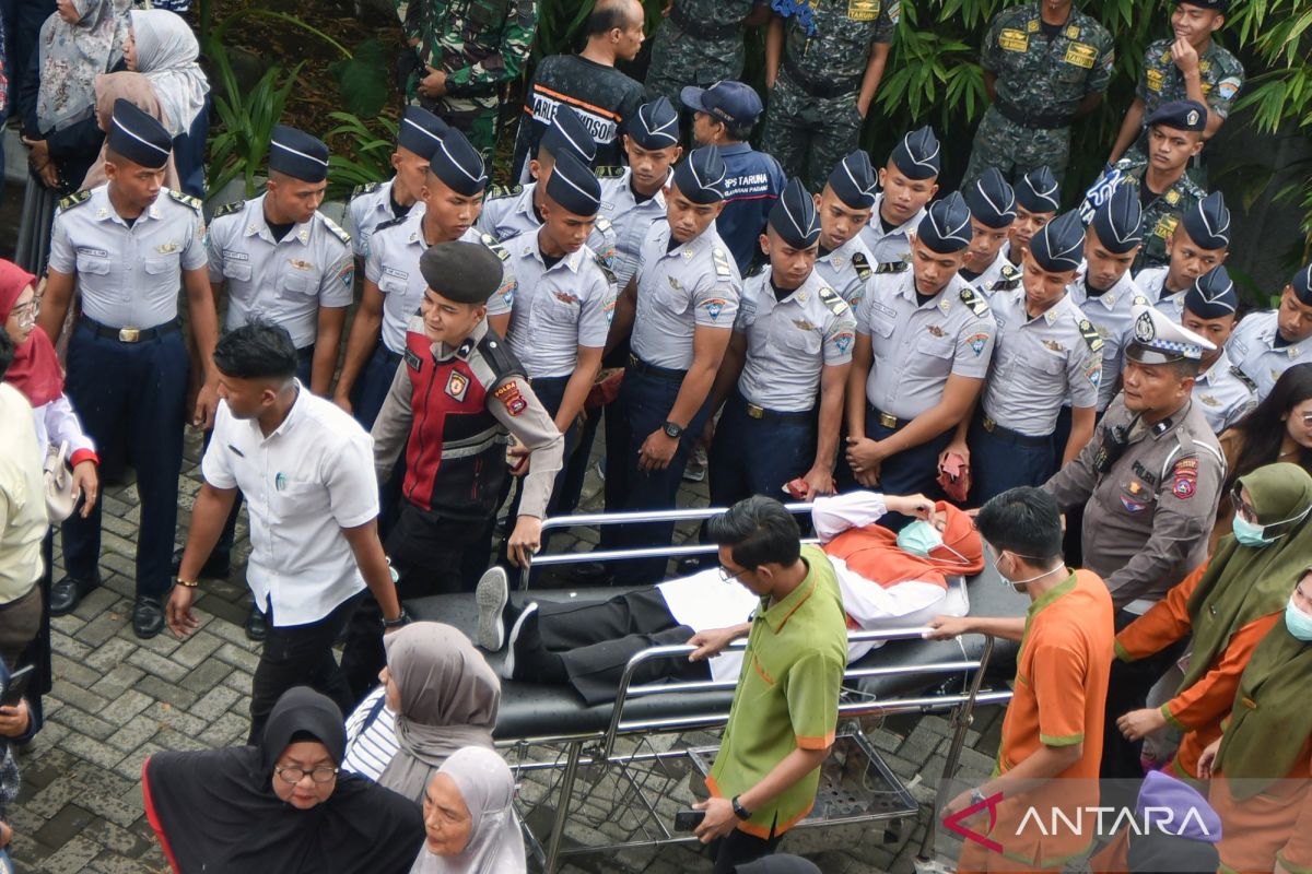 Ratusan ribu warga Padang ikuti simulasi tsunami skenario Megathrust
