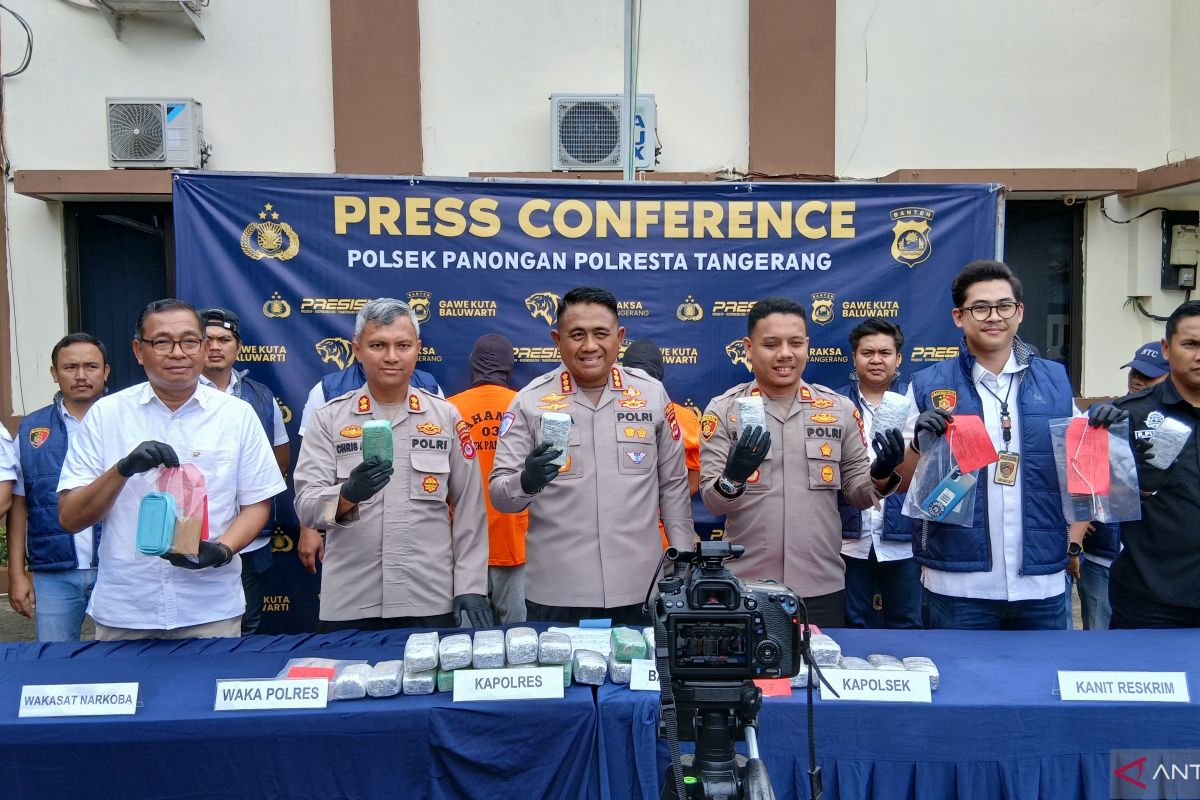 Polisi Tangerang bongkar penyelundupan ganja dalam kerangka Vespa