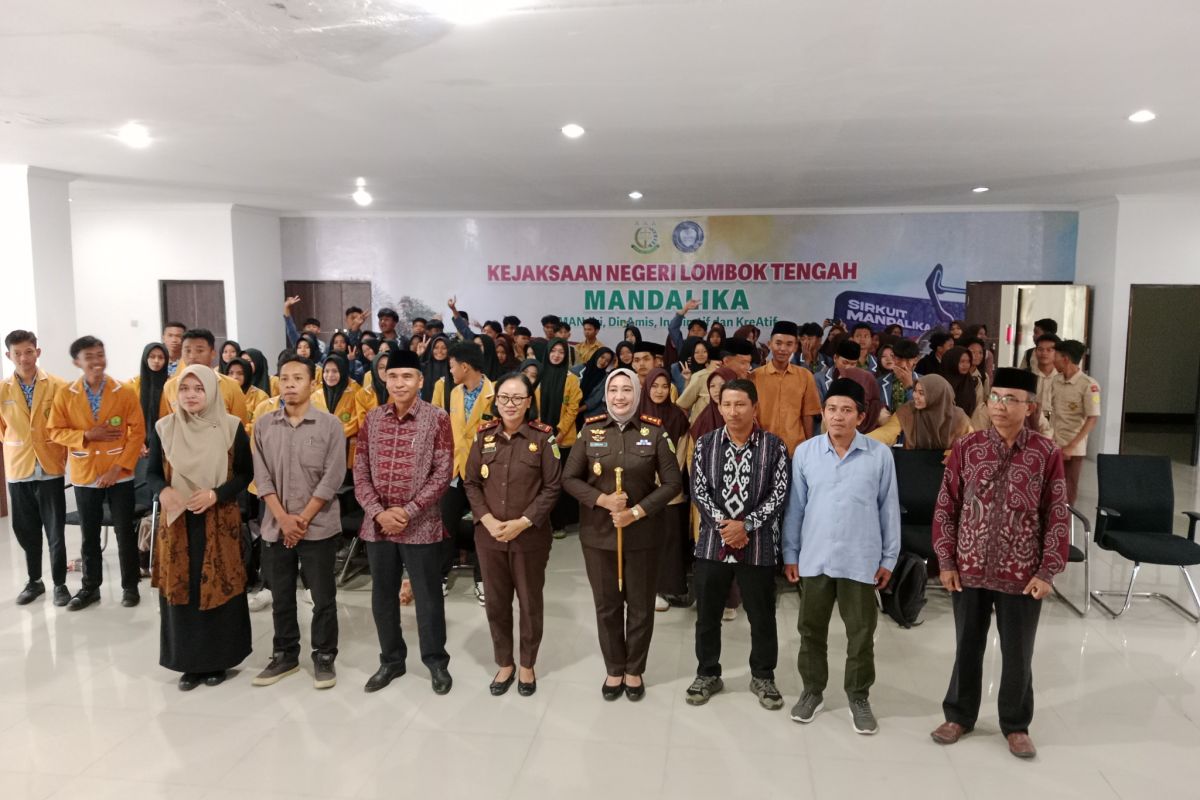 Jaksa edukasi pelajar di Lombok Tengah stop bullying