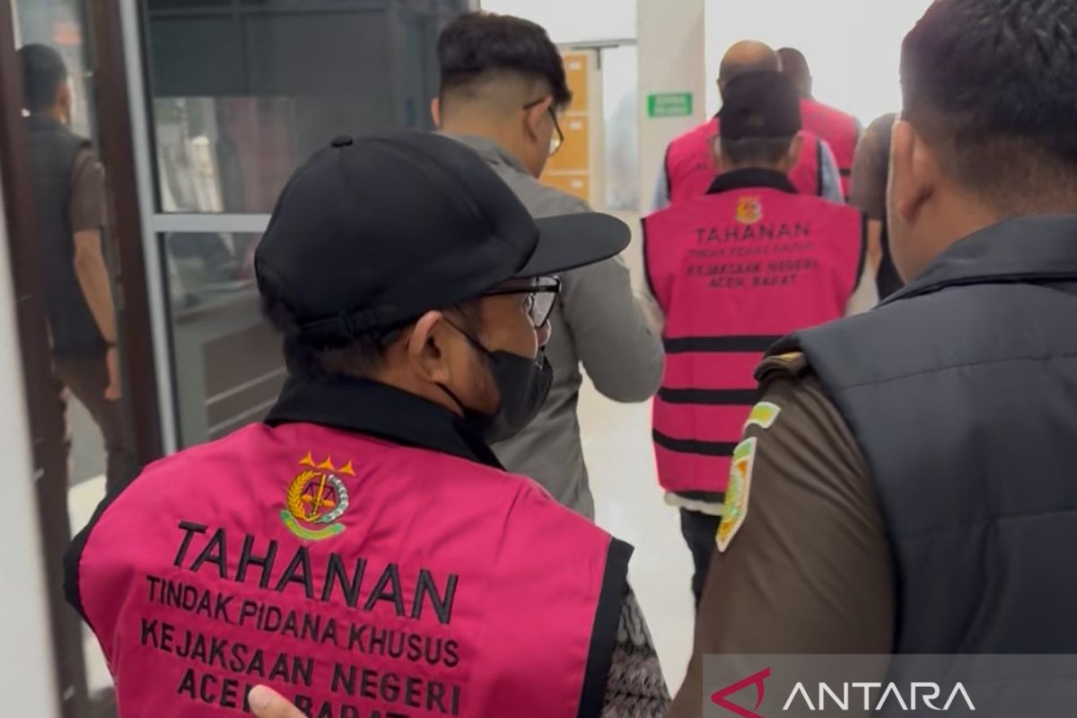 Hukum kemarin, kasus korupsi pajak hingga pinjol Dompet Selebriti