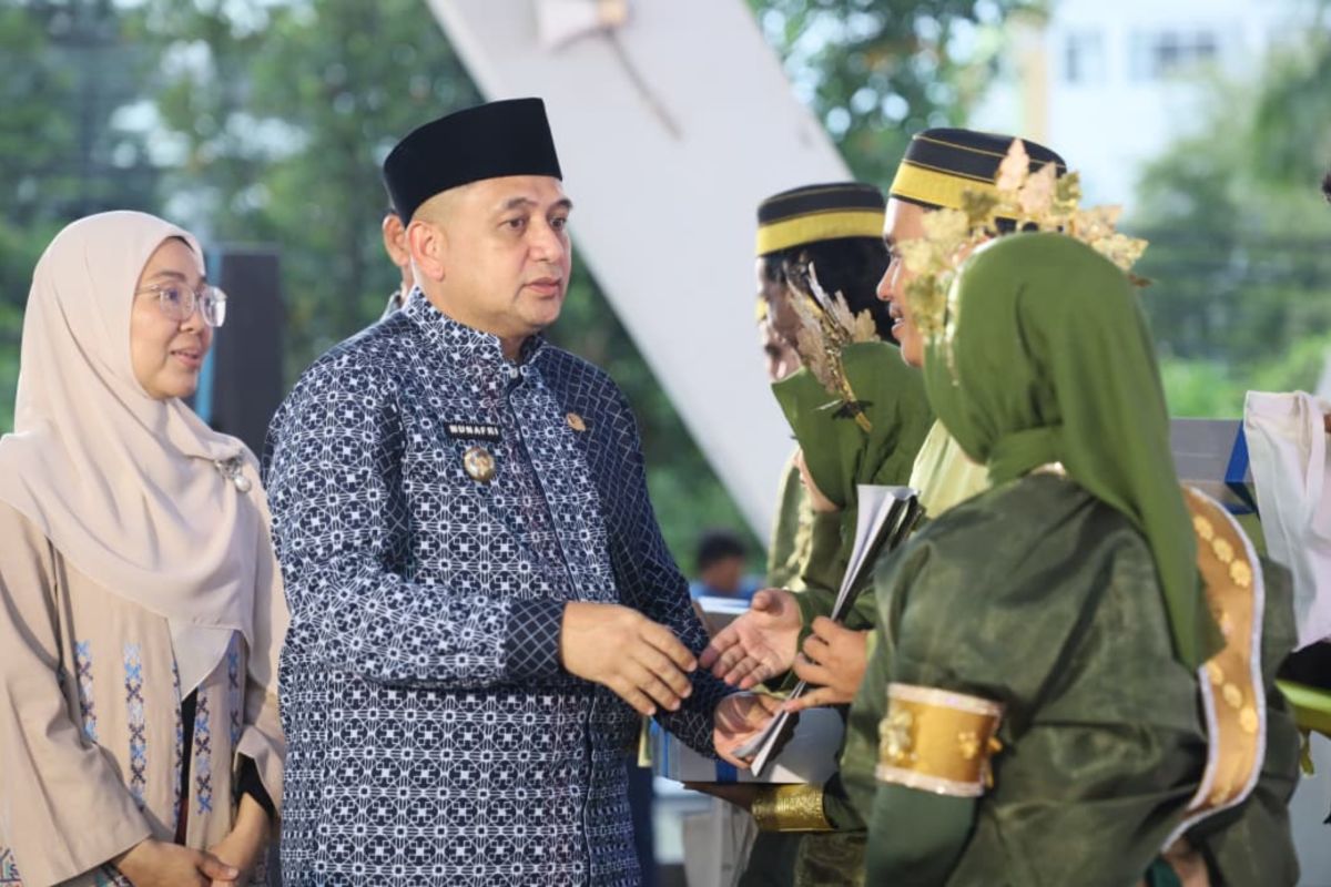 Pemkot Makassar beri kepastian hukum isbat nikah massal bagi 33 pasangan