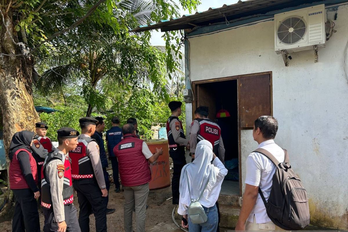 BNNP Kepri bersama 300 personel gabungan razia Kampung Madani