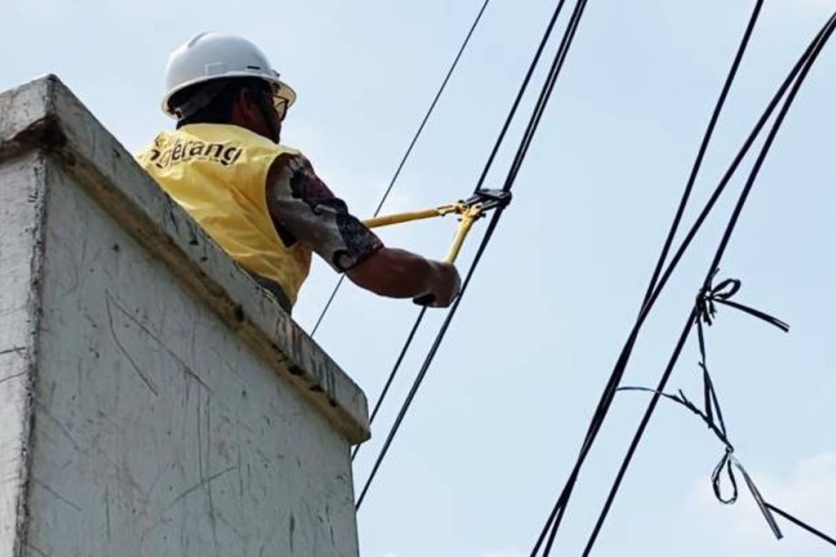 Demi estetika, Pemkot Tangerang tertibkan data kabel melintang di jalan