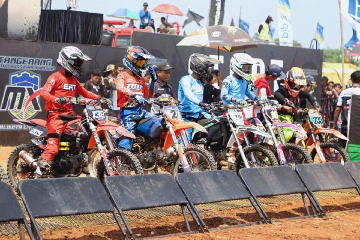 Ratusan pembalap ramaikan kejuaraan grasstrack di Kota Tangerang