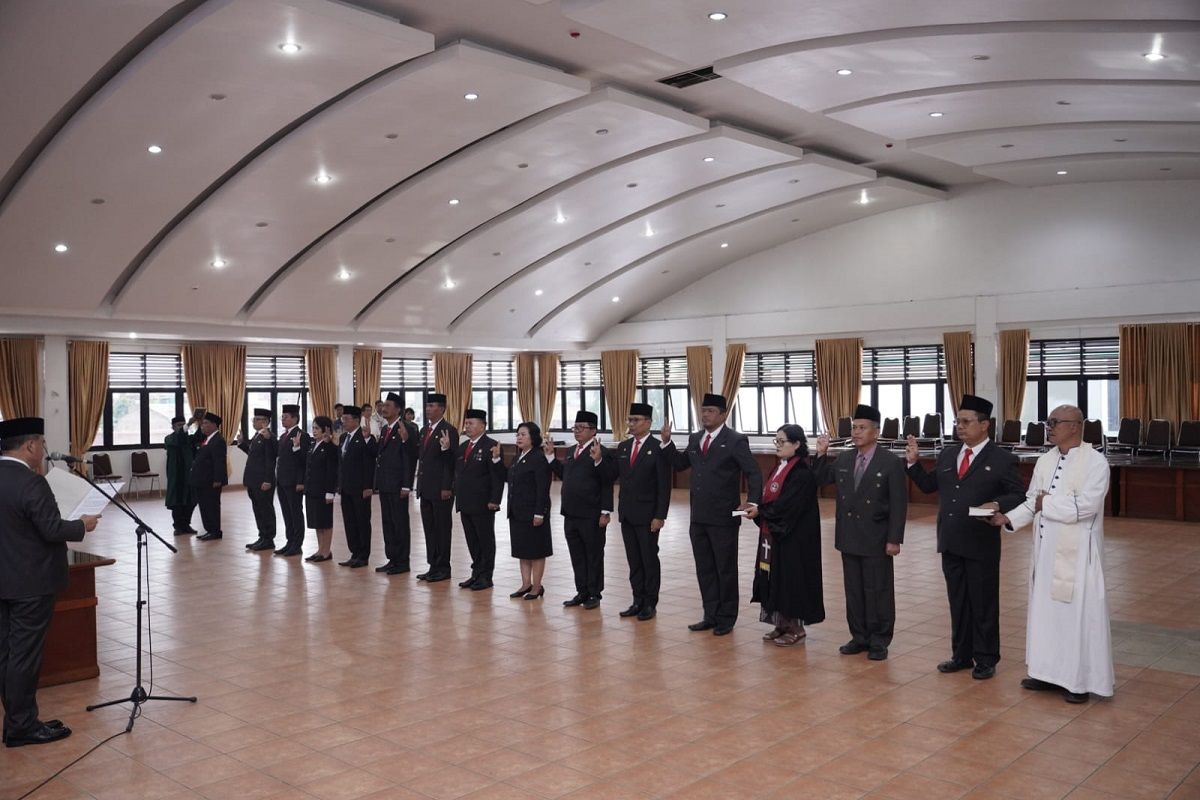 Bupati Karo lantik 14 pejabat tinggi pratama, tekankan kinerja dan evaluasi berkelanjutan