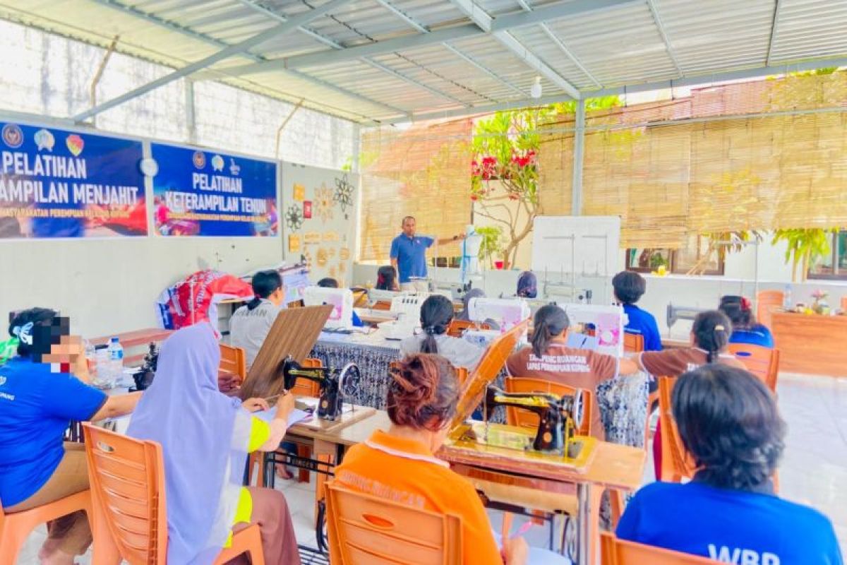 Lapas Perempuan Kupang menggelar pelatihan keterampilan bagi warga binaan