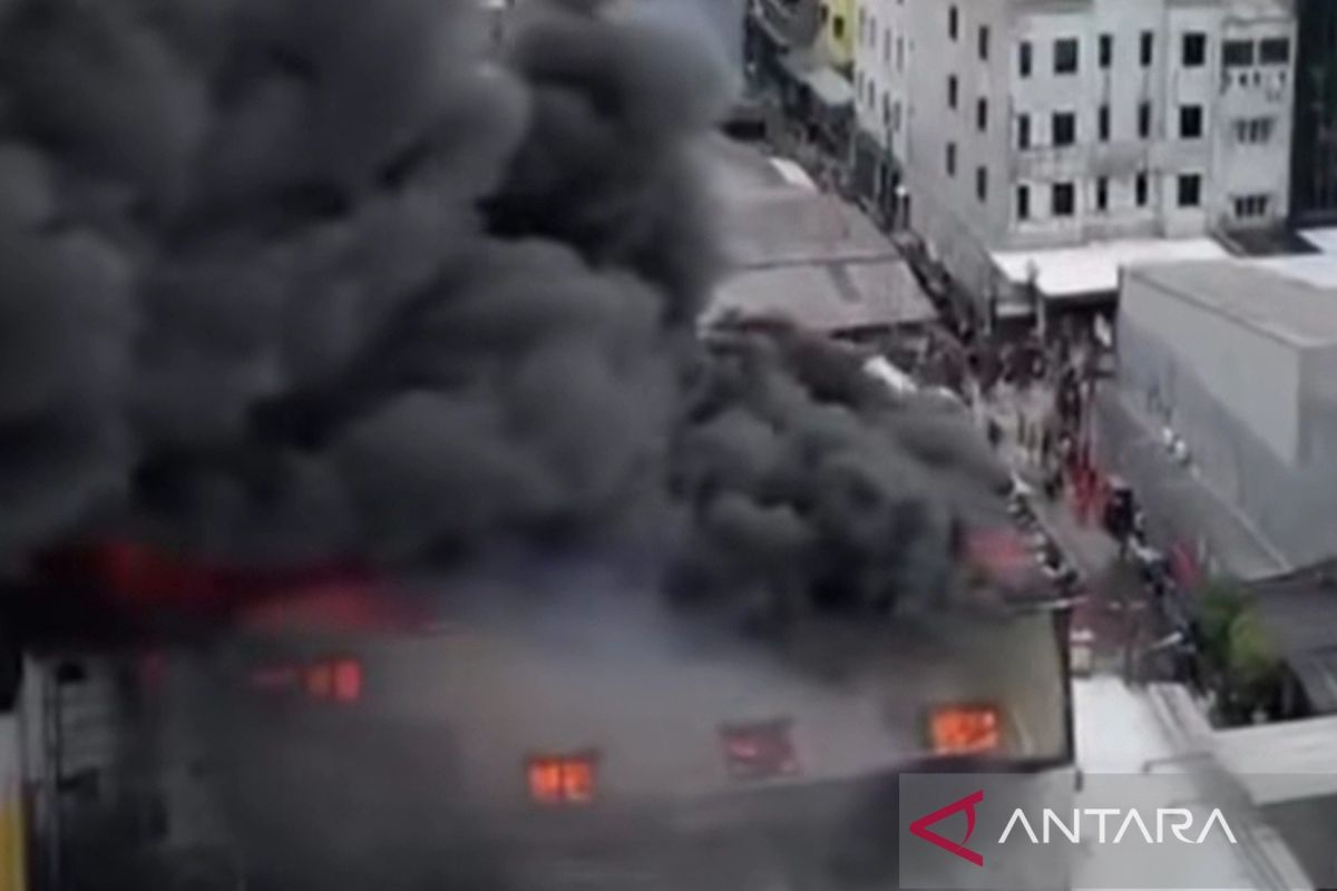 Kebakaran landa bangunan tempat tinggal di Gropet Jakbar
