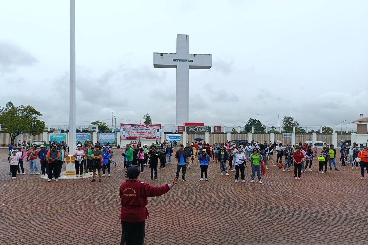 DLH memperkuat pemahaman pemilahan sampah plastik kepada warga Jayawijaya