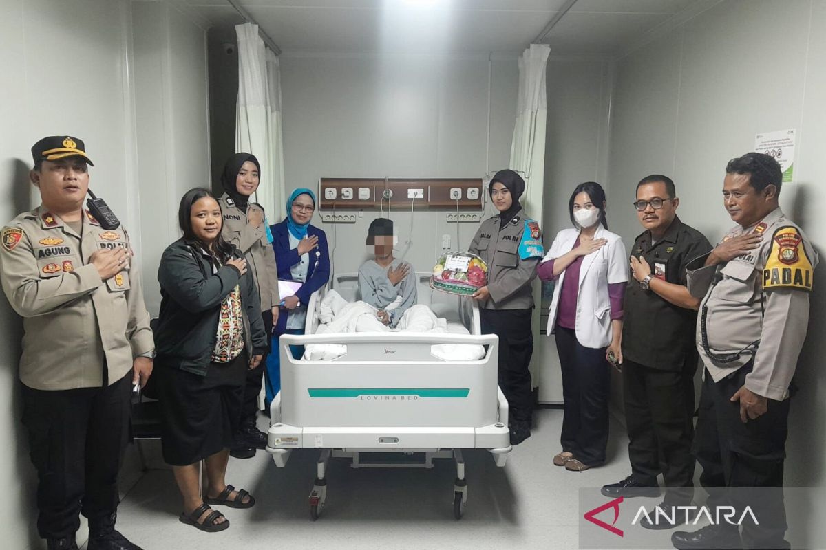 Polres Jakpus dampingi korban ledakan SMAN 72 di RS Cempaka Putih