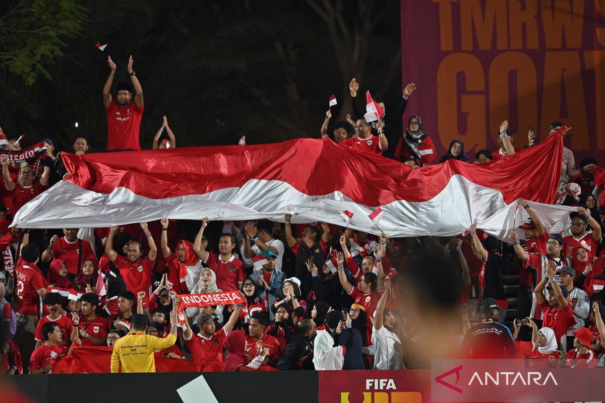 Merah Putih berkibar di Qatar, lihat aksi suporter Indonesia di Piala Dunia U-17
