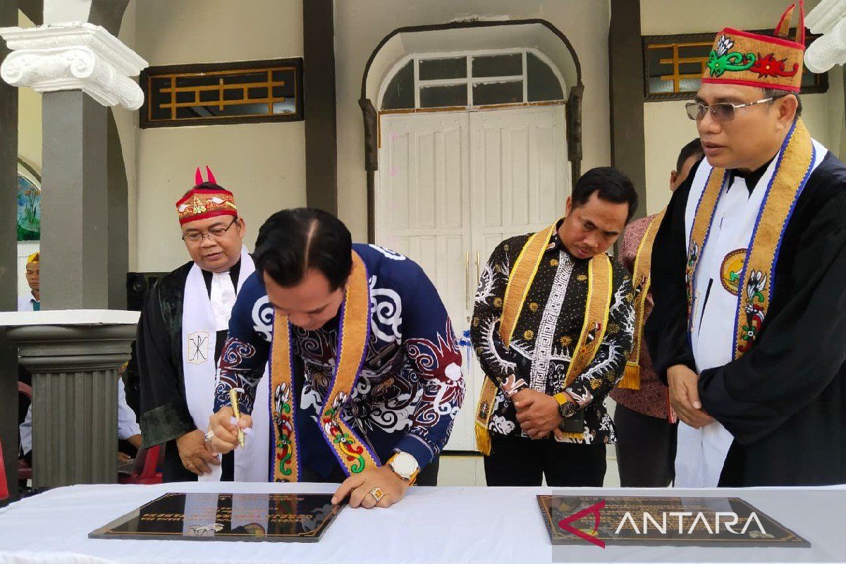 Bupati Pulang Pisau resmikan gereja GKE Yerusalem Taheta