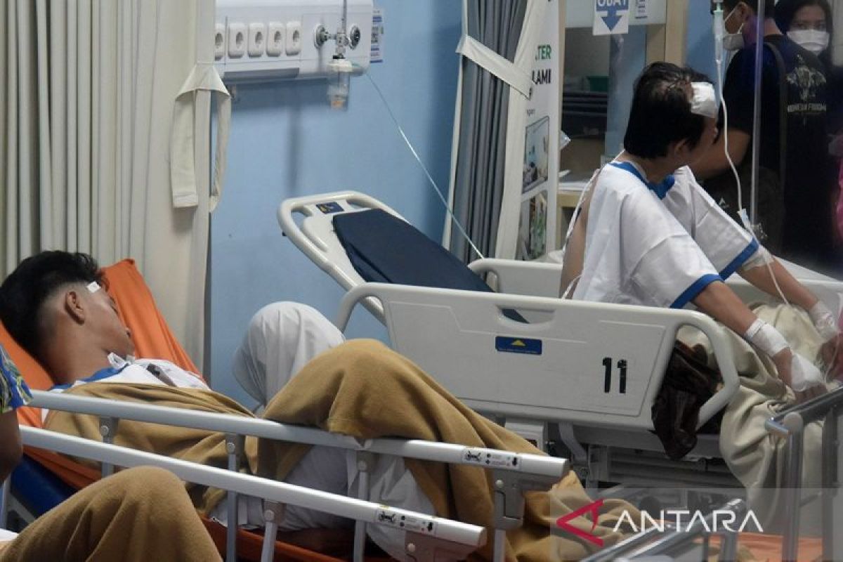 DKI Kemarin, ledakan SMAN 72 hingga mobil tabrak tenda hajatan masjid