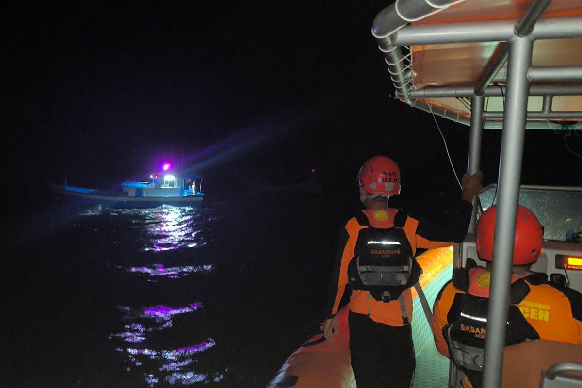 Basarnas evakuasi dua nelayan di perairan Pulau Rondo Aceh