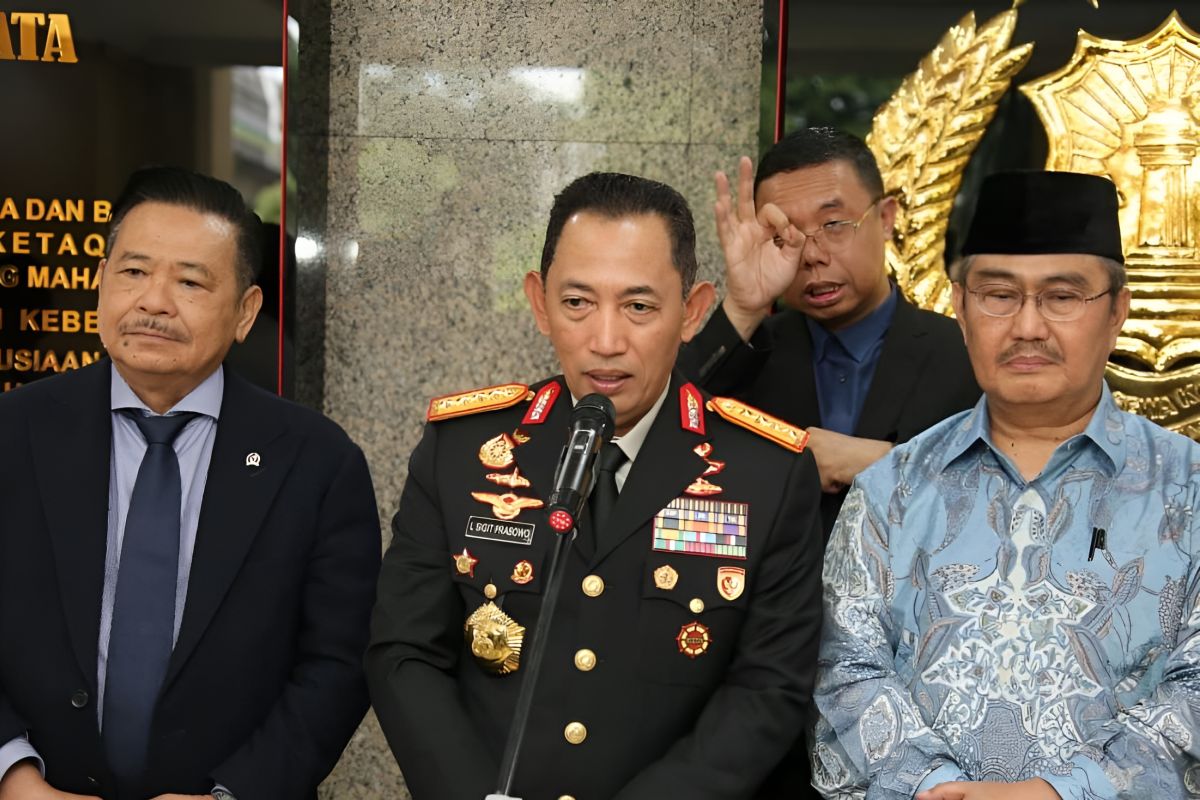 Jadi anggota, Kapolri jembatani Polri dengan Komisi Reformasi Polri