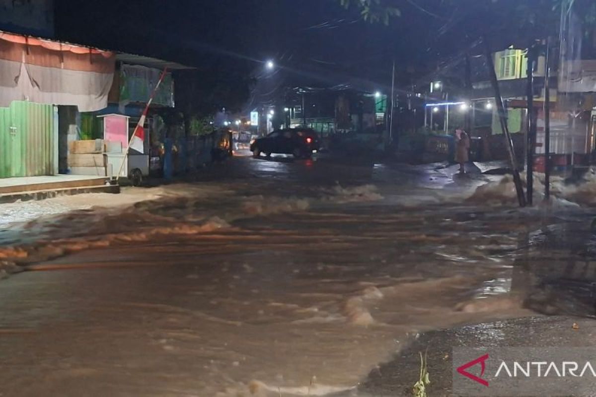 Hujan semalam picu banjir di Dompu, Ratusan rumah dan lahan pertanian terendam