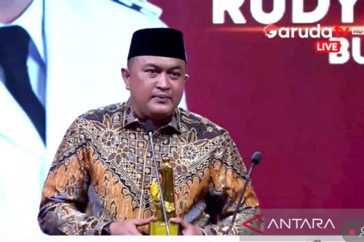 Bupati Bogor terima penghargaan Pahlawan Inspiratif pembangunan