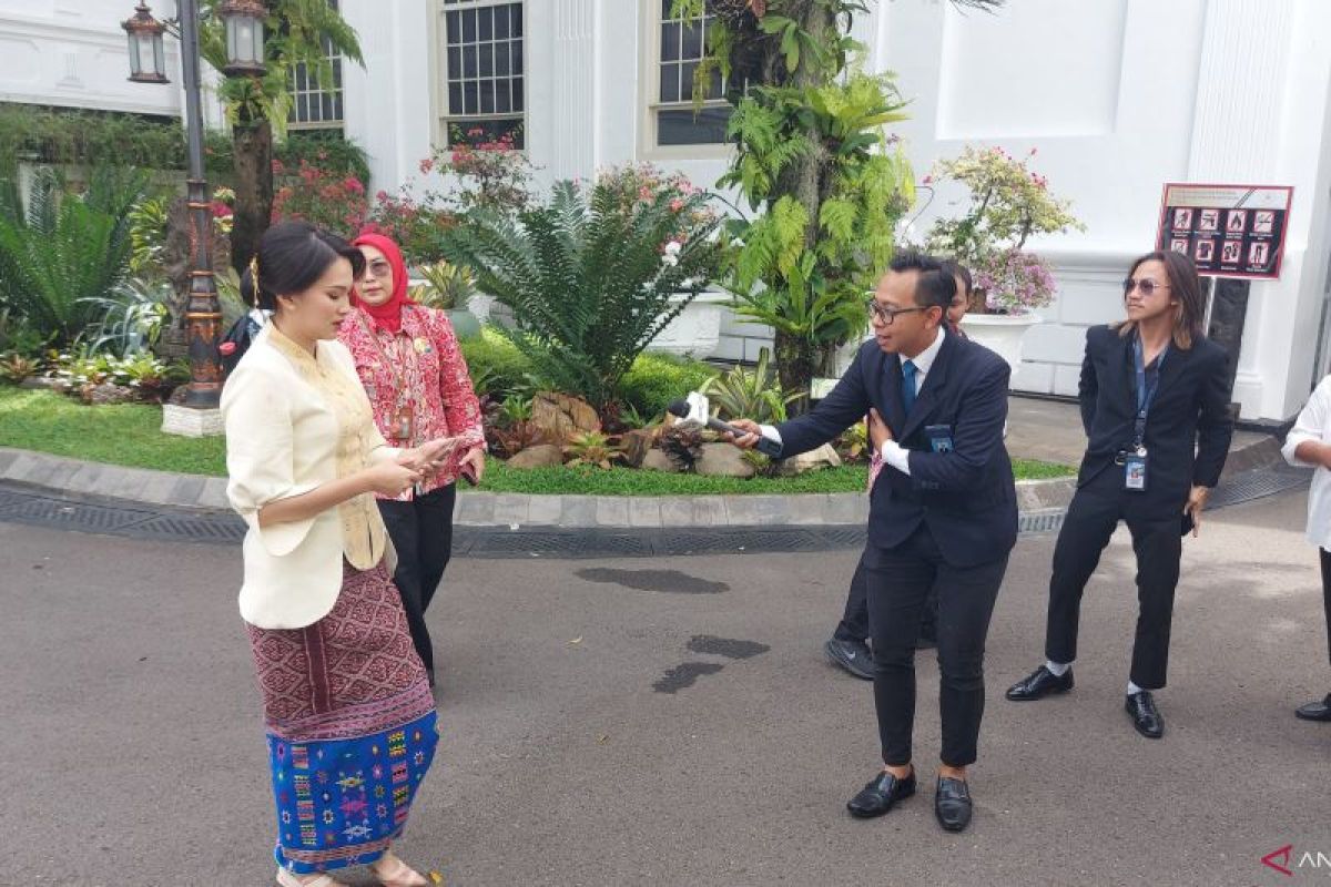 Sherly Tjoanda hadiri penganugerahan pahlawan Sultan Tidore ke-37